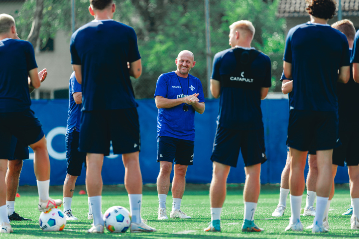 Trainingsauftakt im Merck-Stadion