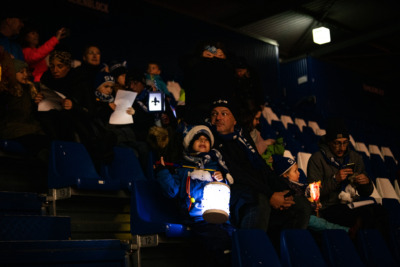 Bölle Bande bringt Stadion zum Leuchten